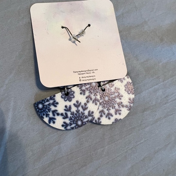 New Laser Cut Wood Earrings - Picture 3 of 3